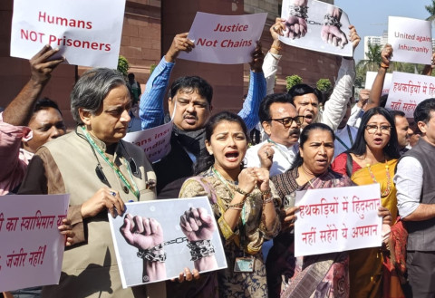 हथकडियोंमे हिंदुस्थान, नहीं सहेंगे ये अपमान